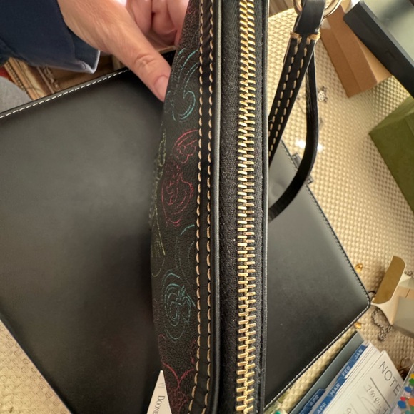 NWT.   Disney Dooney & Bourke Wristlet - Picture 6 of 11